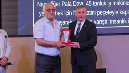 Yeniyol Partisi Grup Başkanvekili Doç. Dr. Selçuk Özdağ, Merhamet ve Emek Ödül Töreni’nde Konuştu: ‘Bu Milleti Ayakta Tutan Merhamet, Ahlak ve Liyakattir’