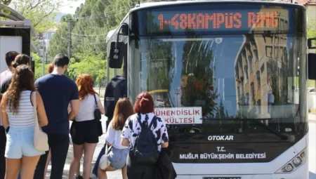 Muğla’da üniversite öğrencilerine 60 TL’ye 60 biniş ve kampüs–Akyaka hatlarında 1 TL ulaşım desteği