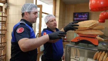 Şehzadeler’de zabıta ekipleri fırınlarda gramaj ve hijyen denetimi yaptı